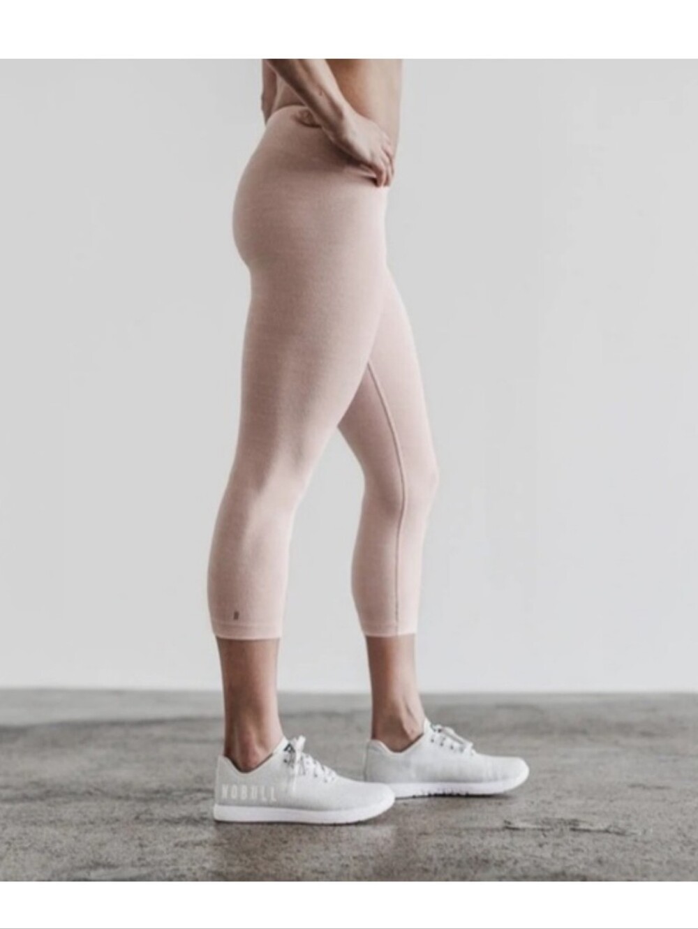 Nobull NWT Soft Cropped Leggings Pink Size Medium Logo